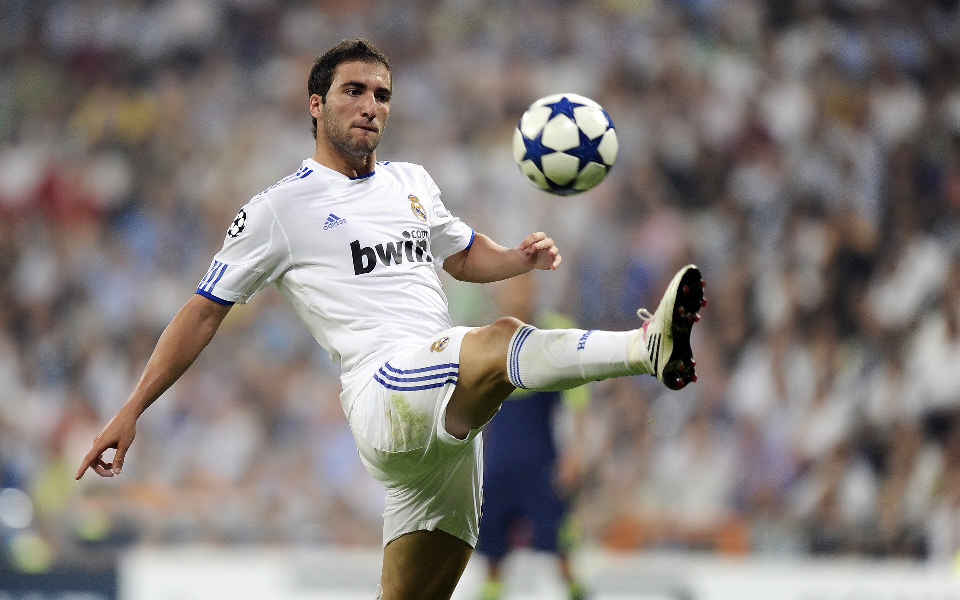 巴黎力克那不勒斯：实力碾压取得胜利，巴黎克利翁酒店